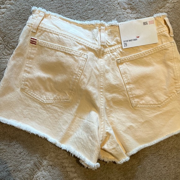 Urban Outfitters BDG Cream Frayed Hem Jean Shorts - Picture 4 of 4